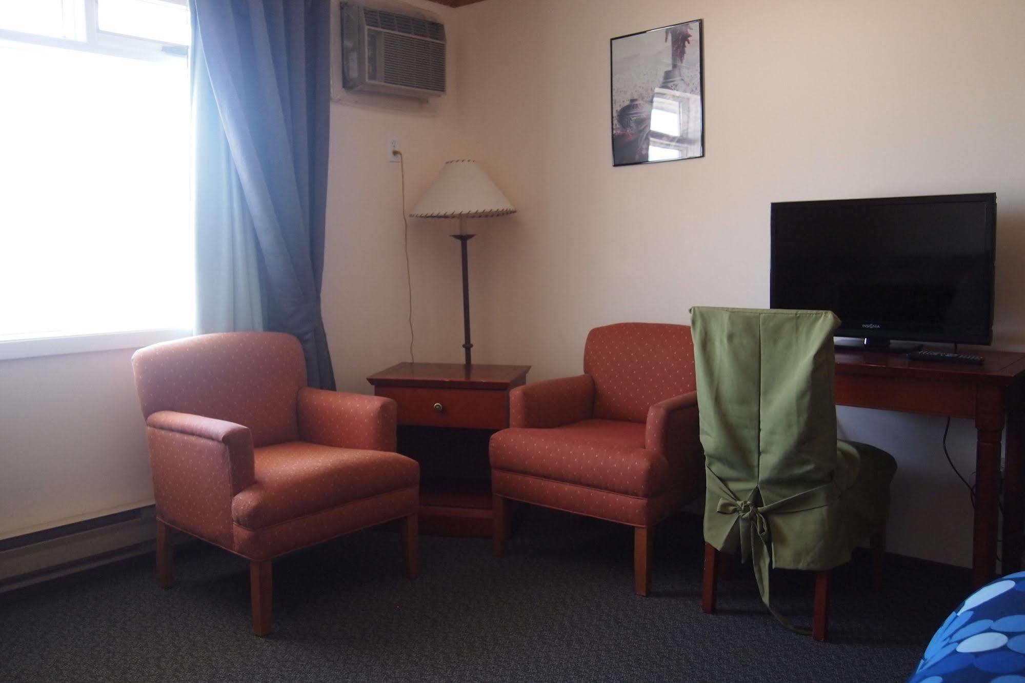 Moosomin Country Squire Inn Extérieur photo