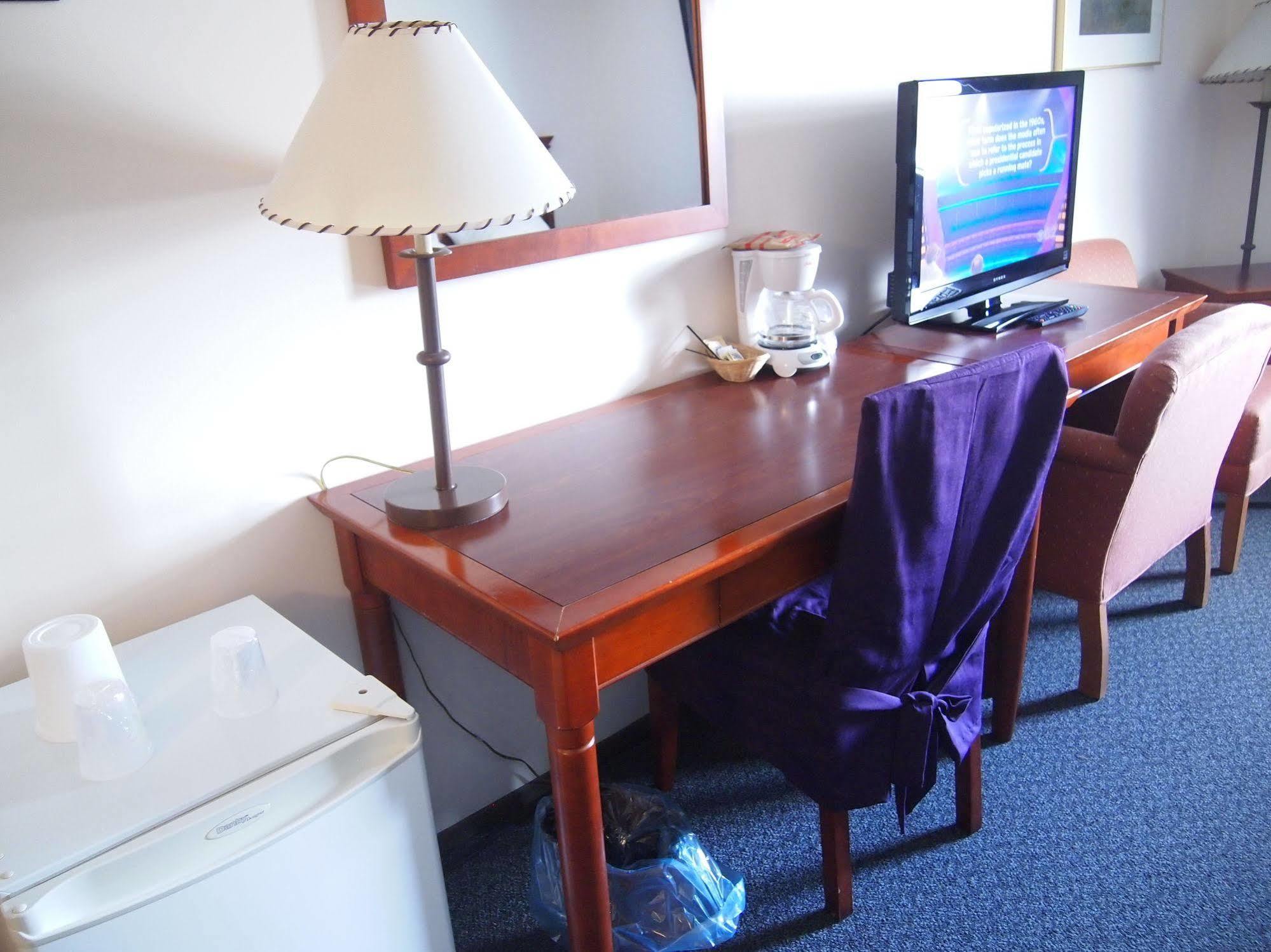 Moosomin Country Squire Inn Extérieur photo