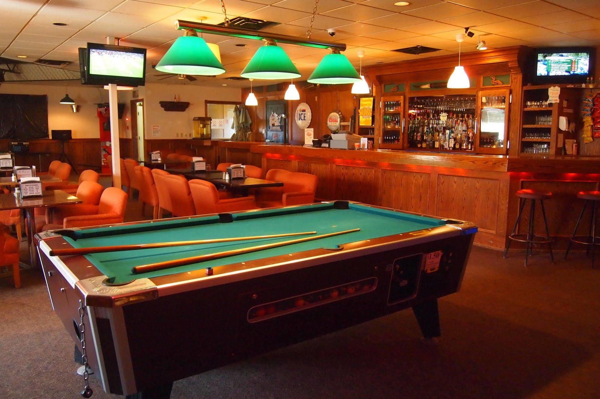 Moosomin Country Squire Inn Extérieur photo