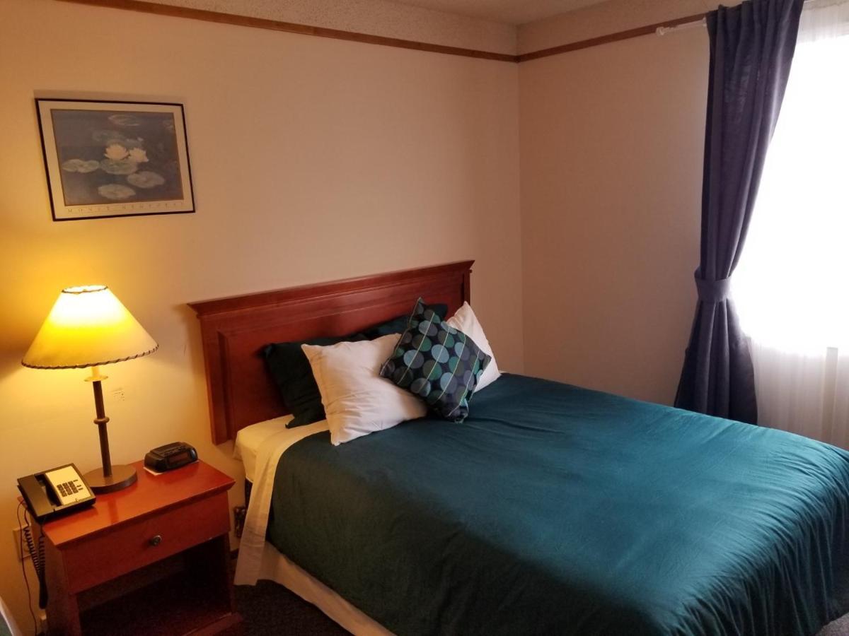 Moosomin Country Squire Inn Extérieur photo