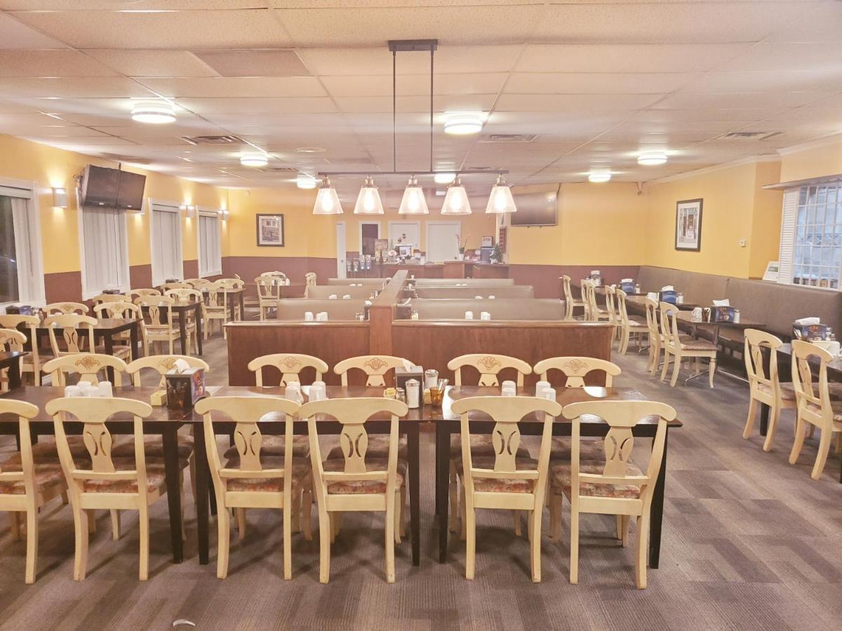 Moosomin Country Squire Inn Extérieur photo