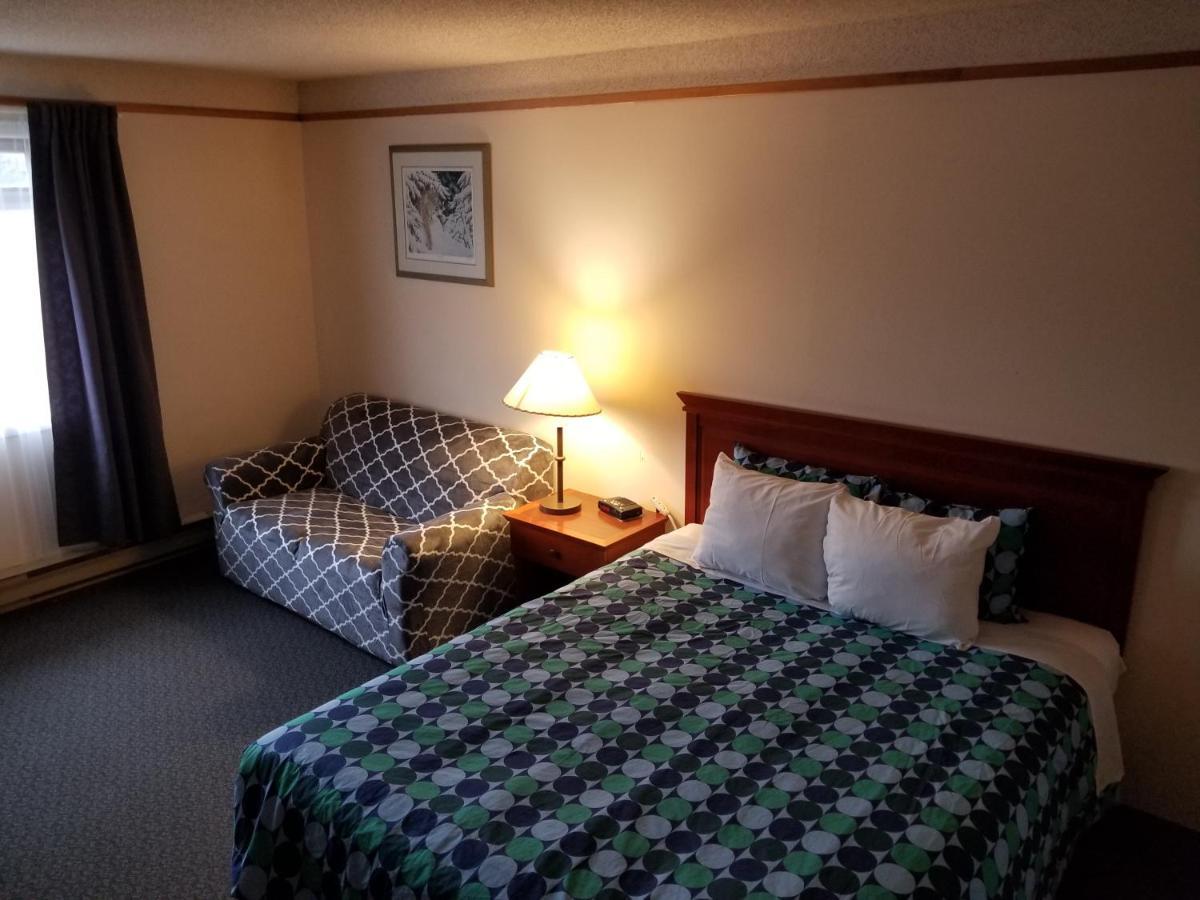 Moosomin Country Squire Inn Extérieur photo