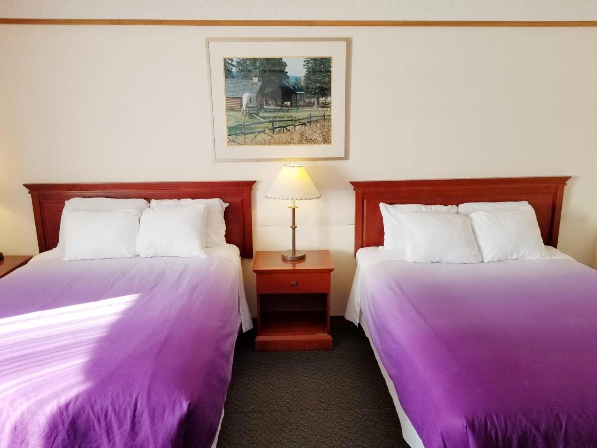 Moosomin Country Squire Inn Extérieur photo